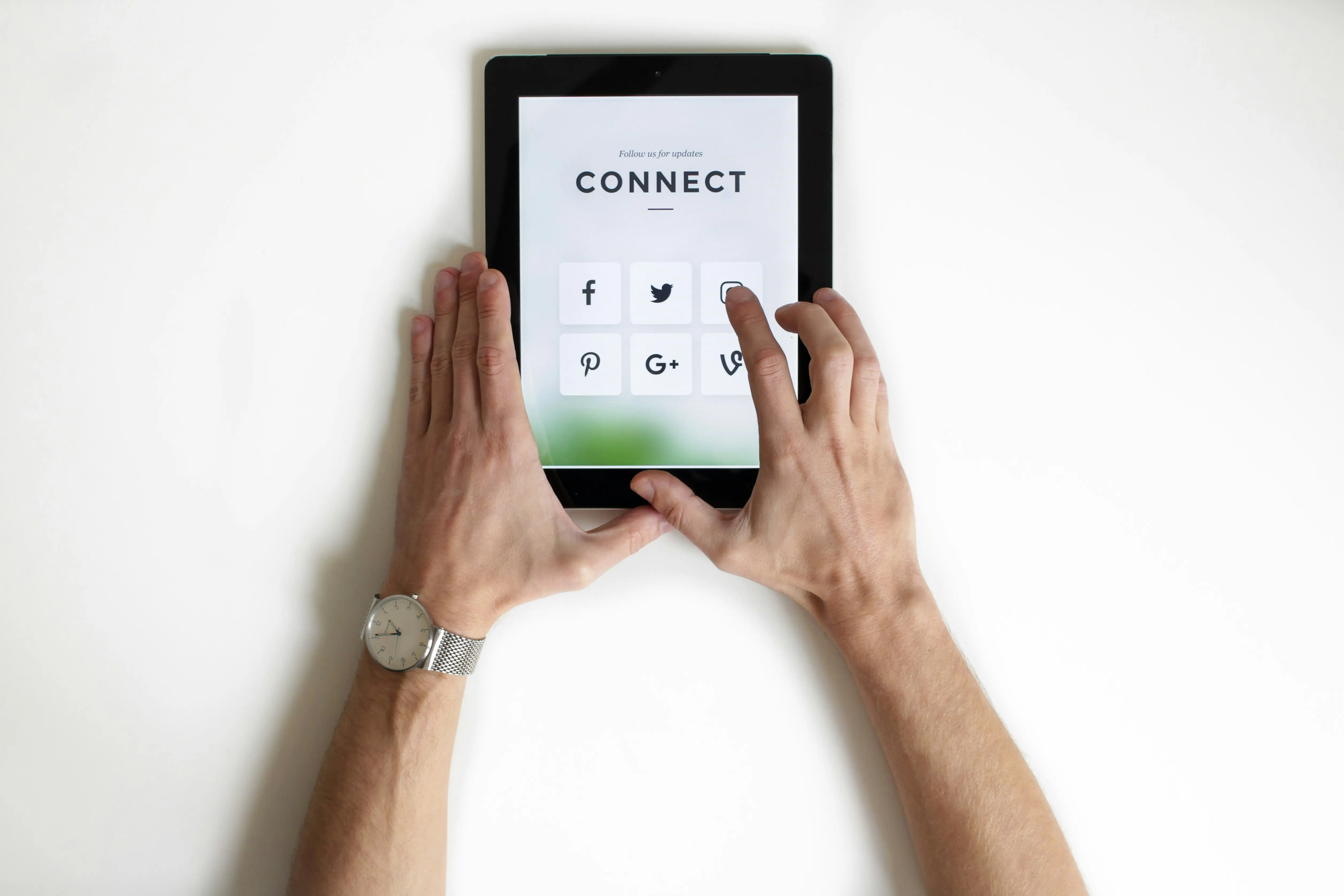 How to Build a Follow-Up Cadence Directly Inside LinkedIn