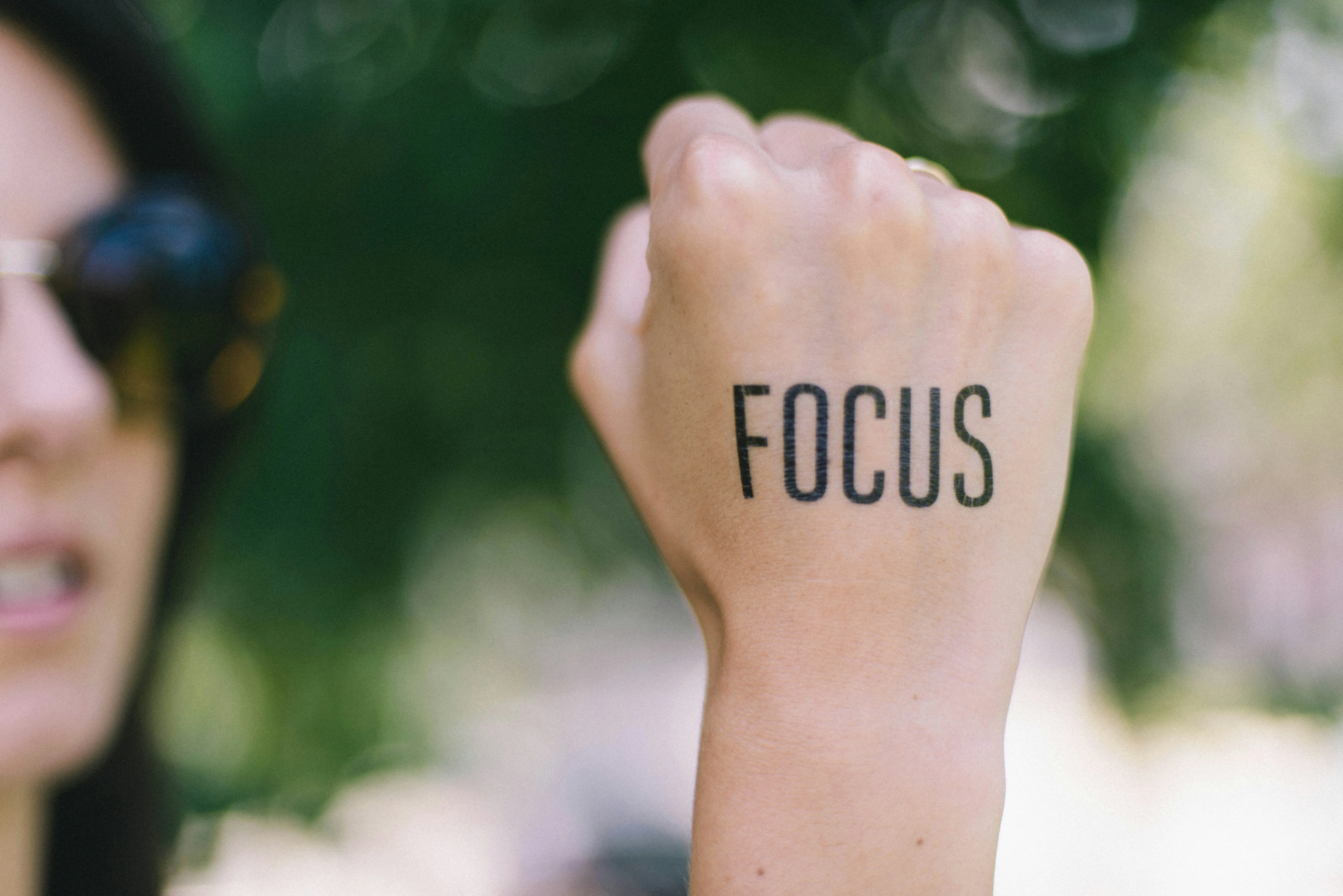 Stop Breaking Your Focus: Why Top Sales Reps Never Use Their Mouse on LinkedIn