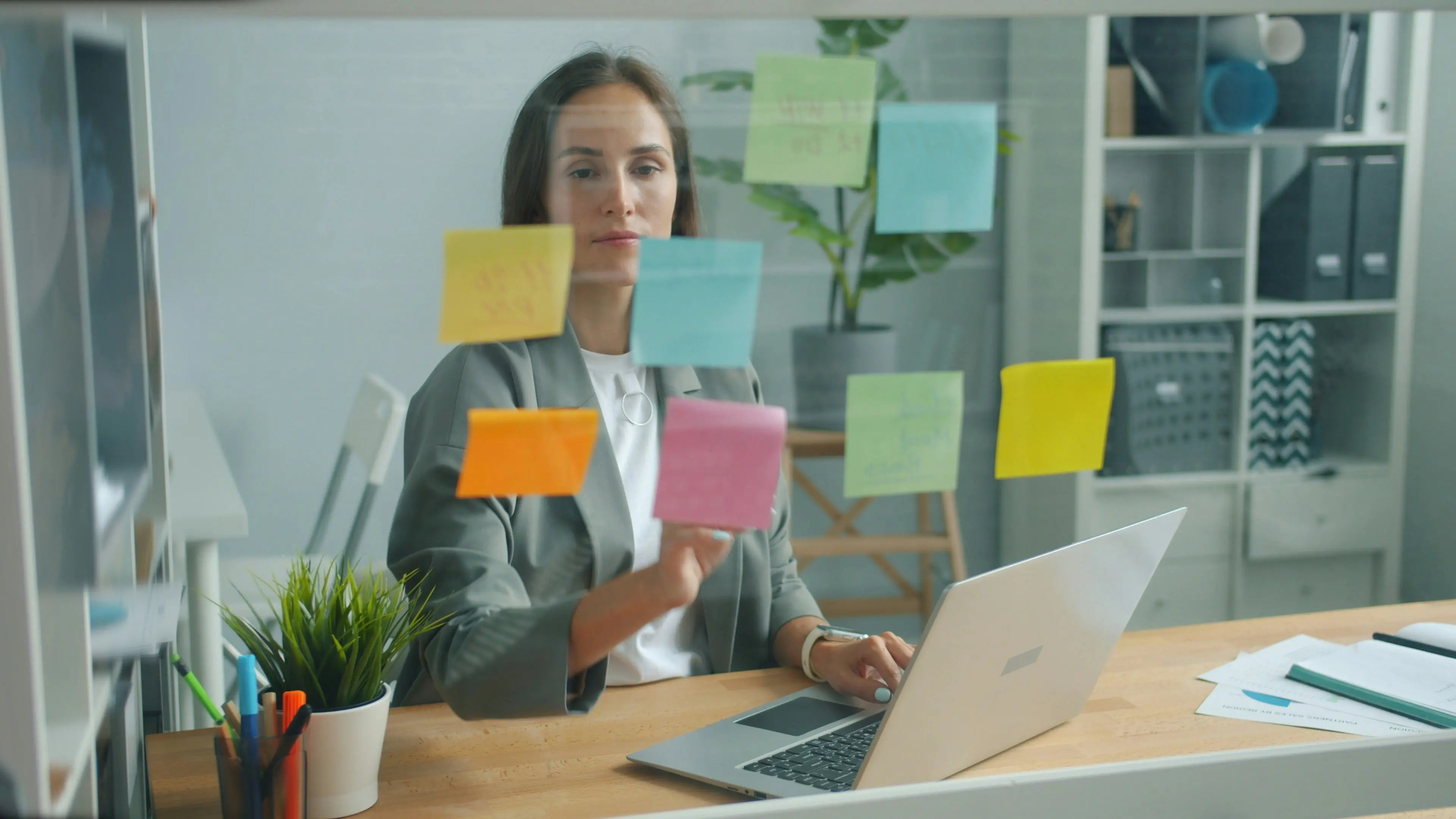 Beyond Applications: Creative Job Search Techniques for Recruiters