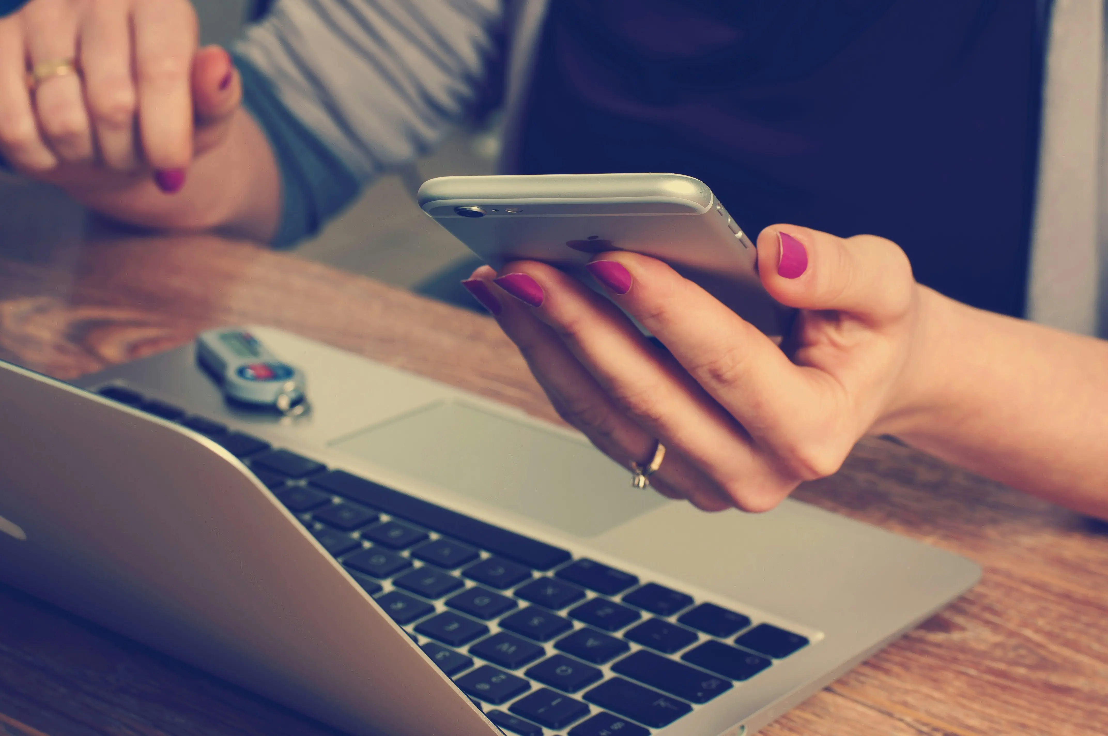 5 Tools That Make LinkedIn Contact Management Better Than Exporting