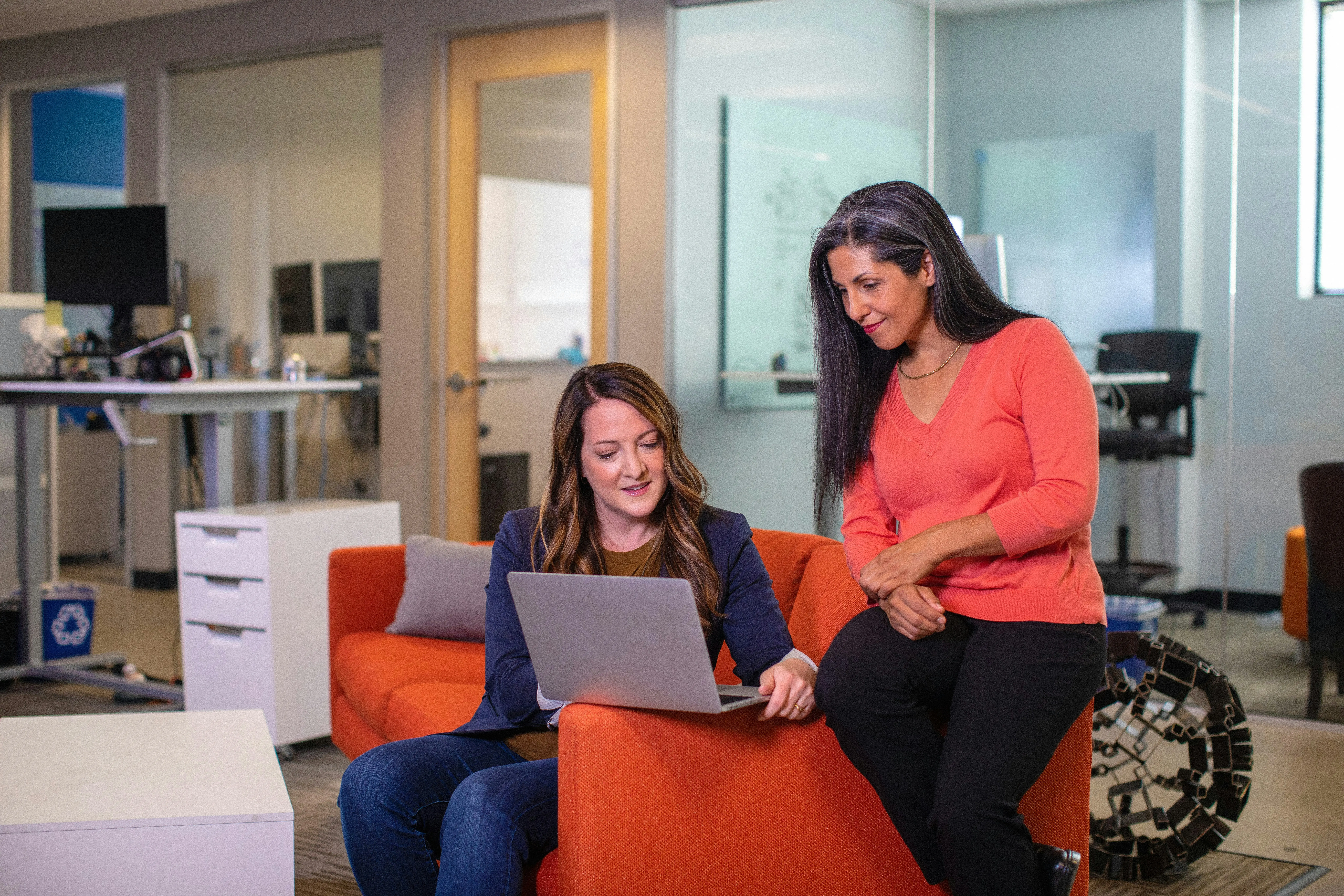 Why Every B2B Company Expects SDRs to Use LinkedIn