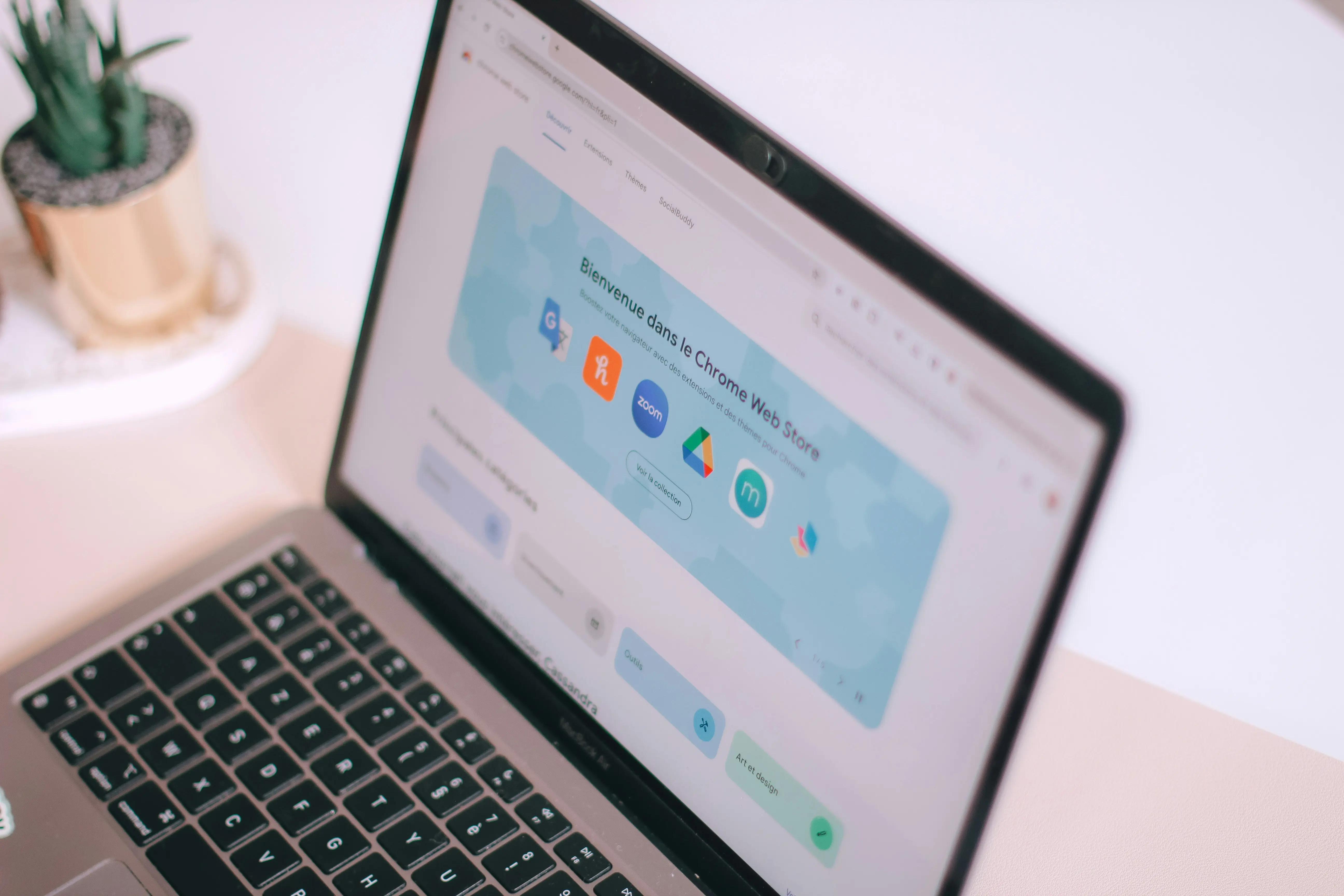 7 Chrome Extensions Every LinkedIn Sales Pro Must Have