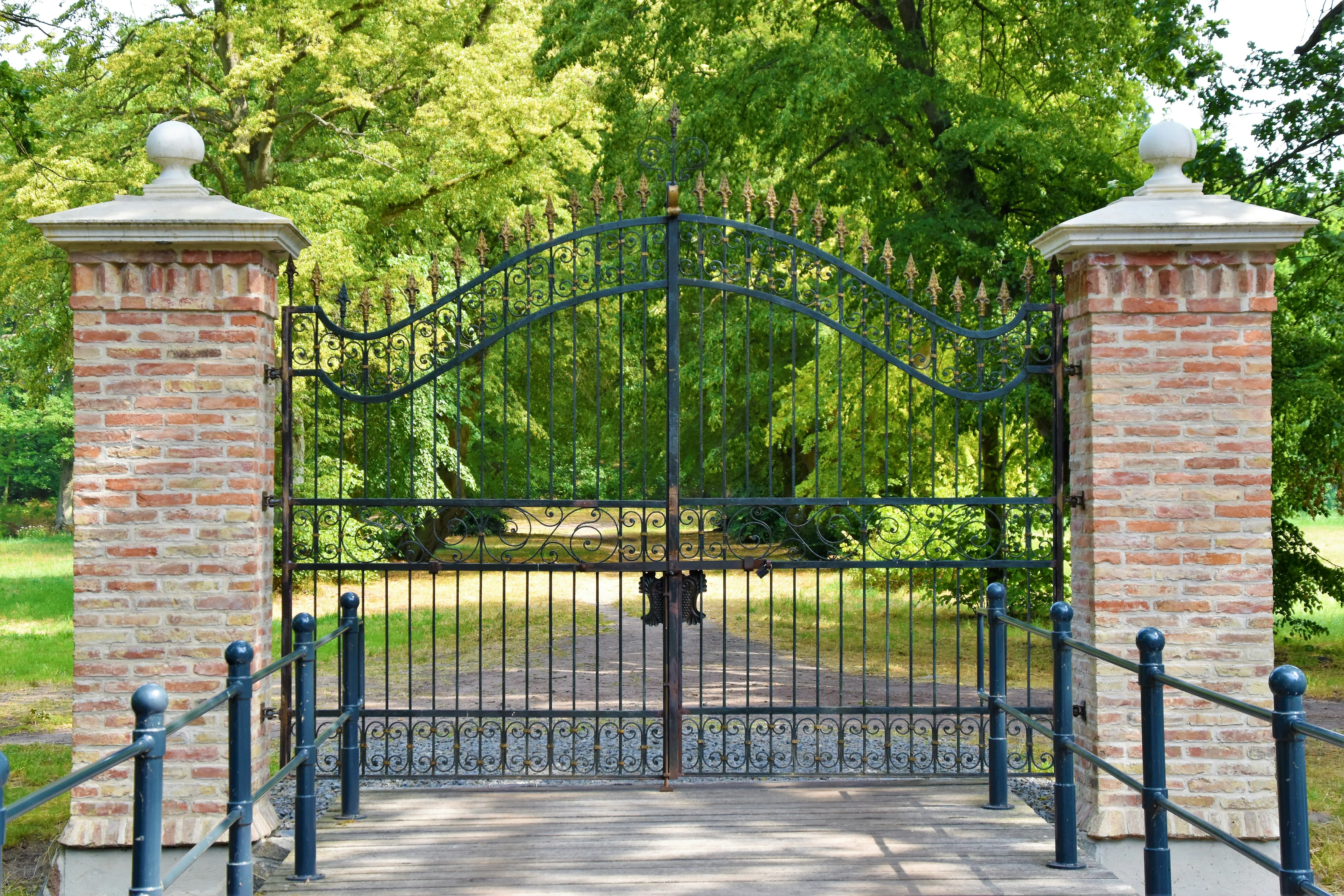How to Use Gated Content on LinkedIn?