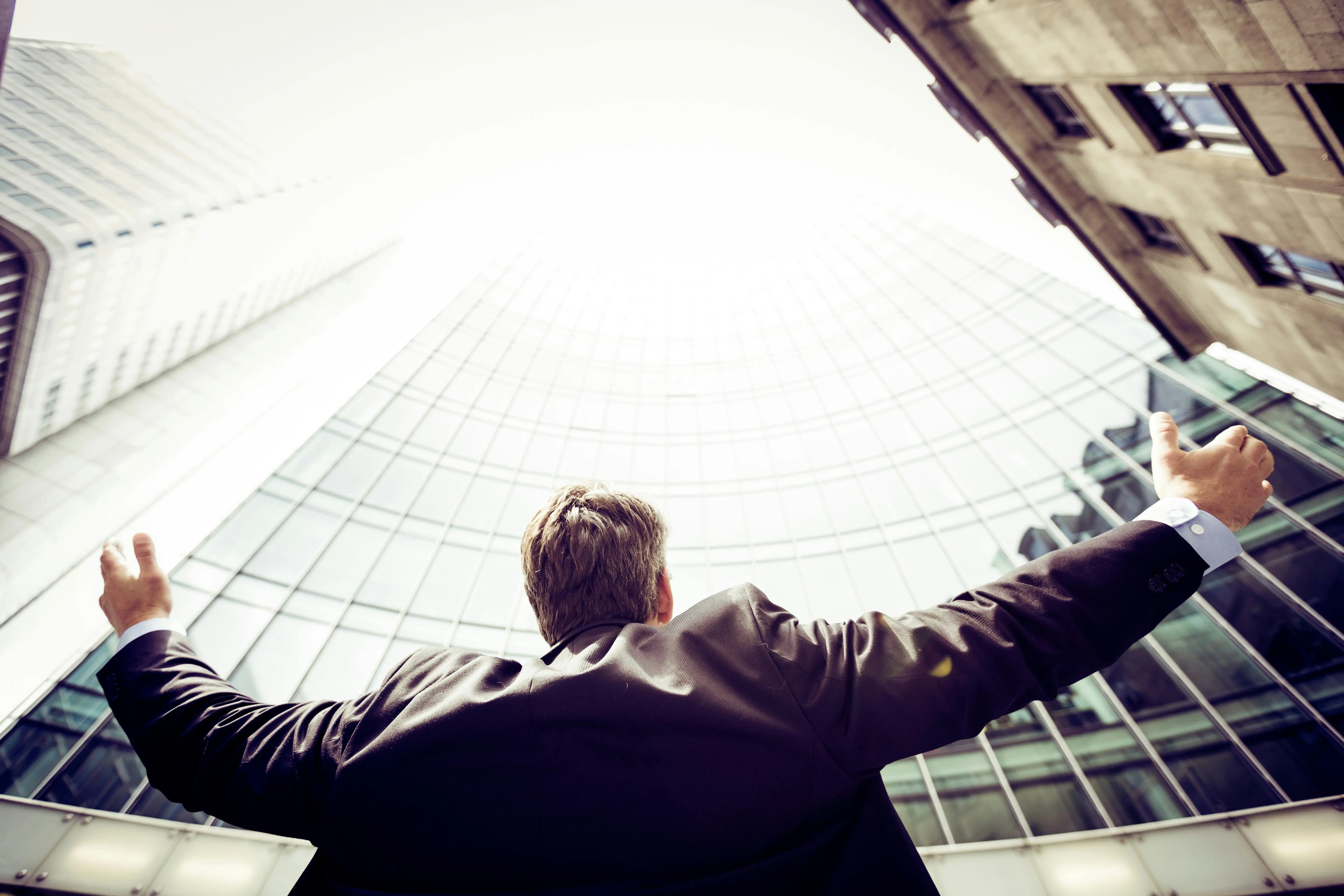 Sales vs Recruitment: Making the Right Choice for Your Career