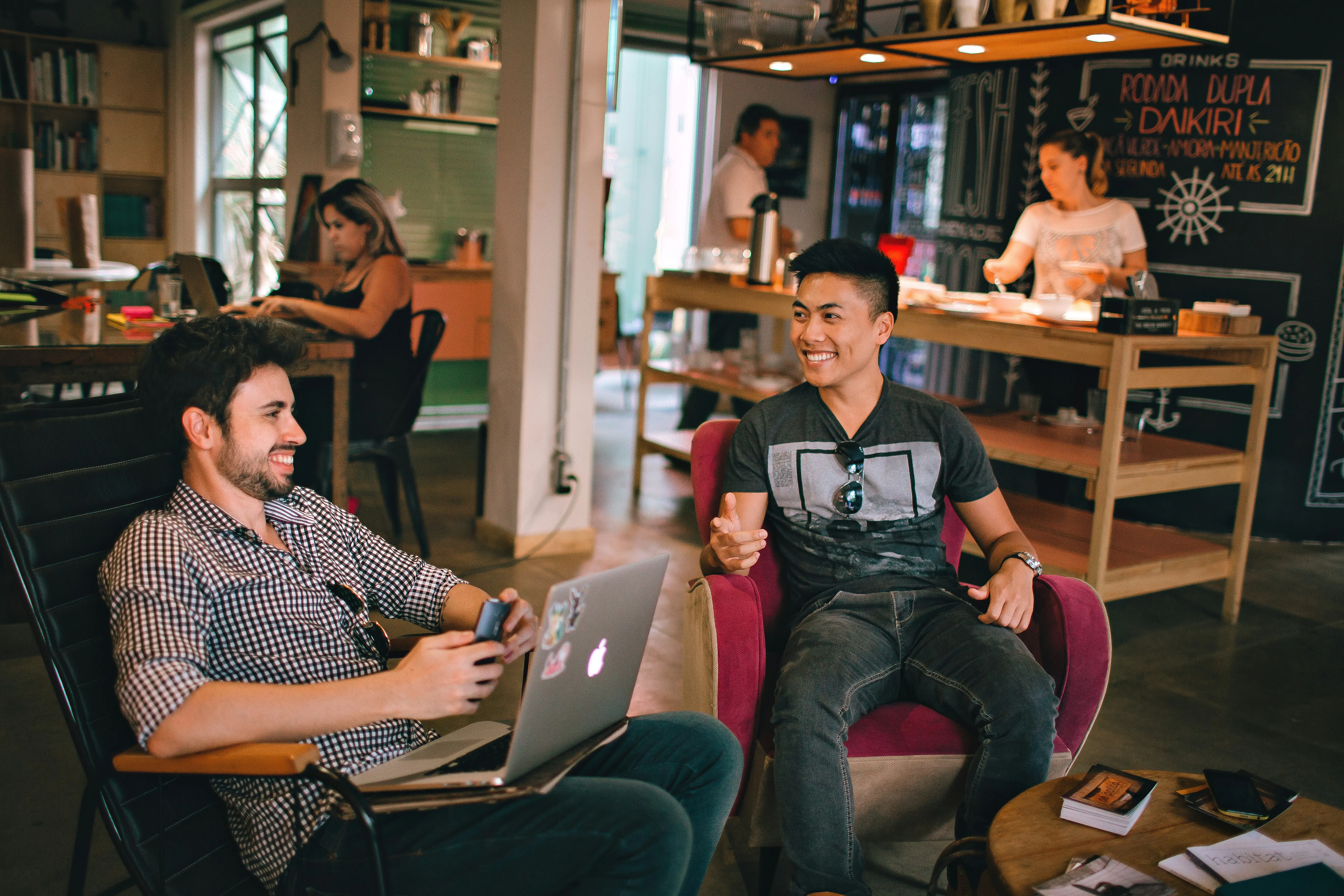 LinkedIn Follow vs Connect: A Strategic Guide for Power Networkers