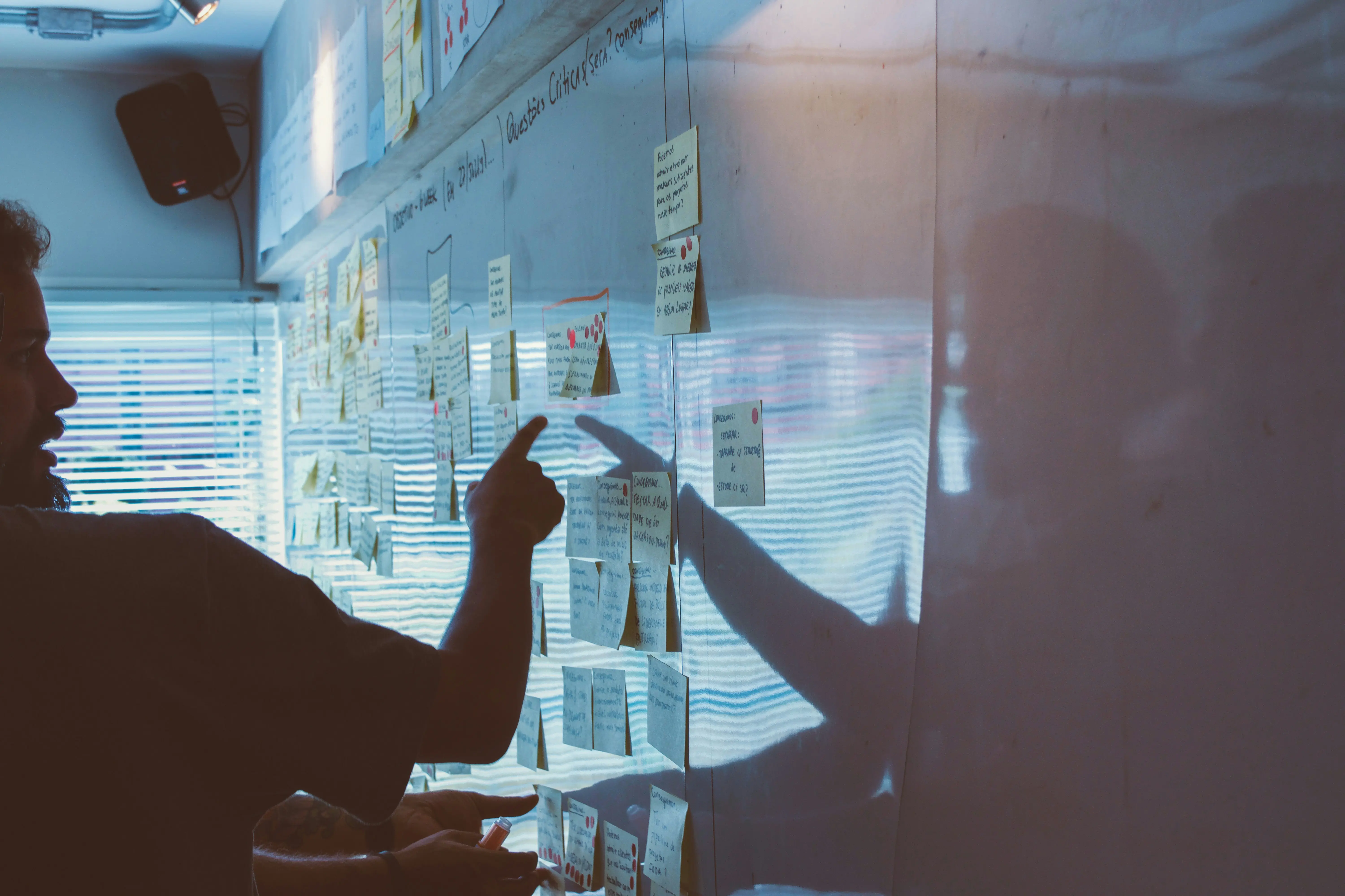 Automated LinkedIn Messaging vs Manual Outreach: Data-Driven Comparison