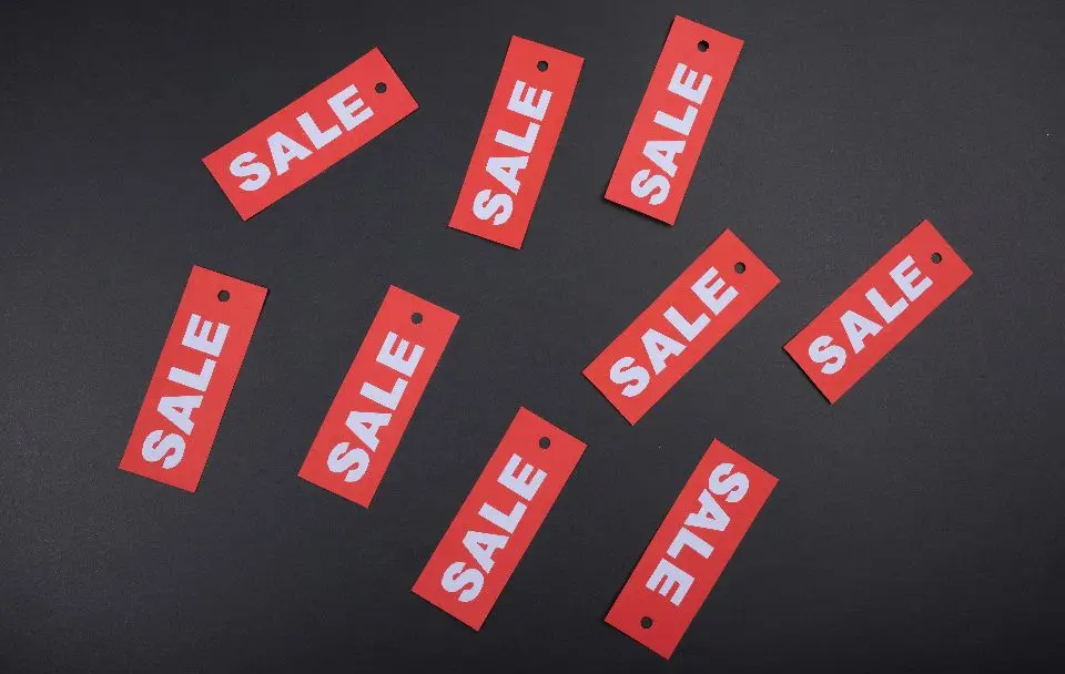 Discount for Sales Navigator 2026: How to Save Money as a Founder