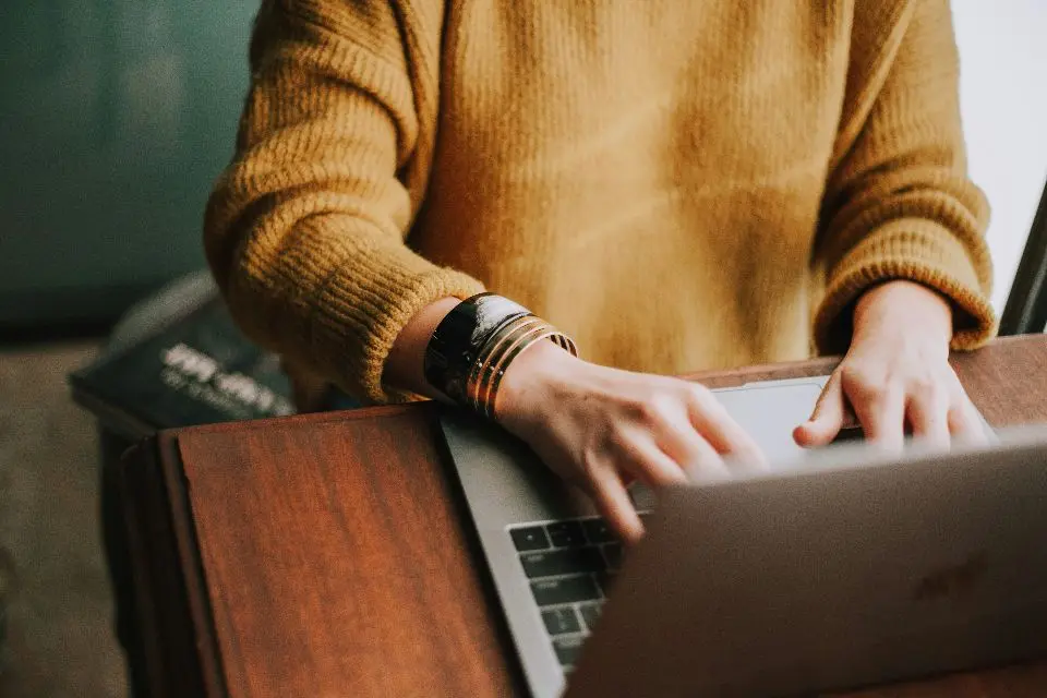 Cold Outreach Strategies: How to Effectively Prospect Using LinkedIn