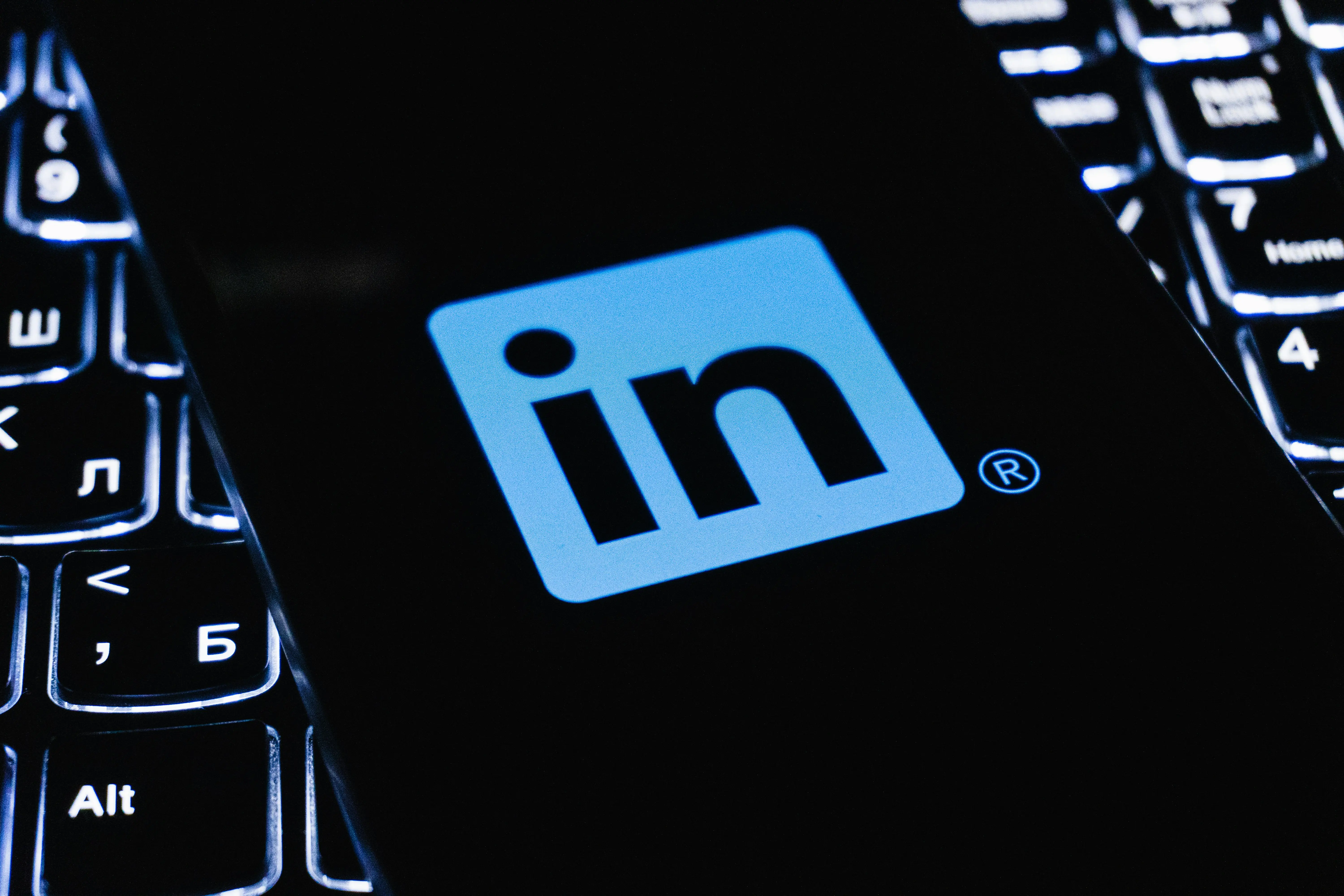 Why LinkedIn's Inbox Hasn't Changed in 10 Years (And What You Can Do About It)