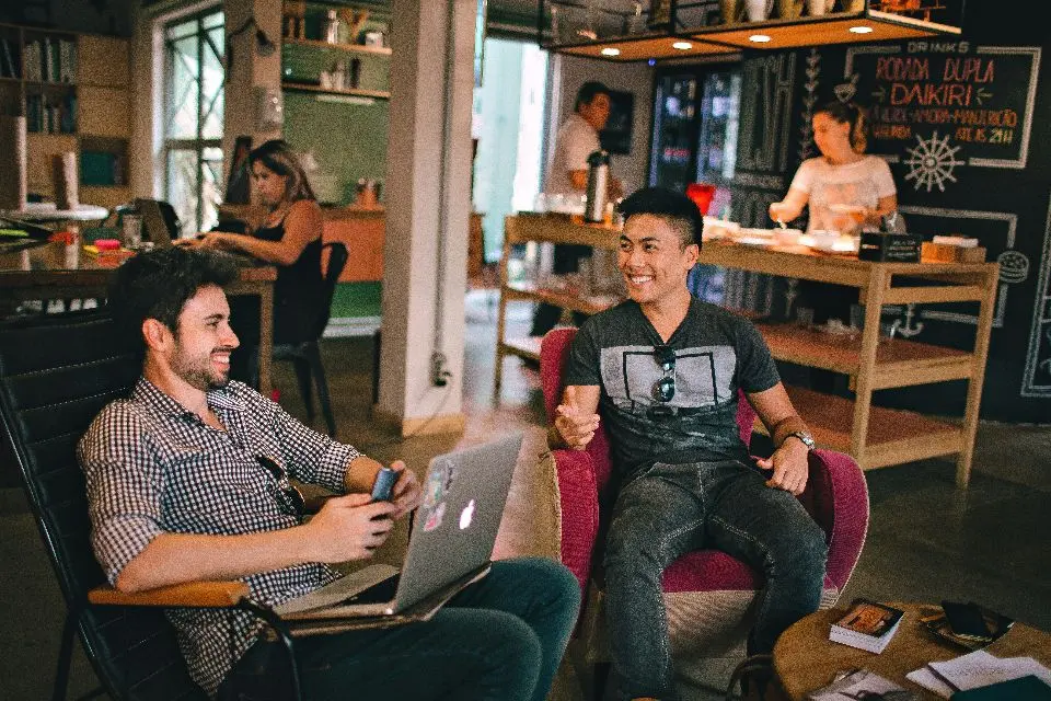 Cold Messaging vs. Warm Connections: Which Strategy Wins?