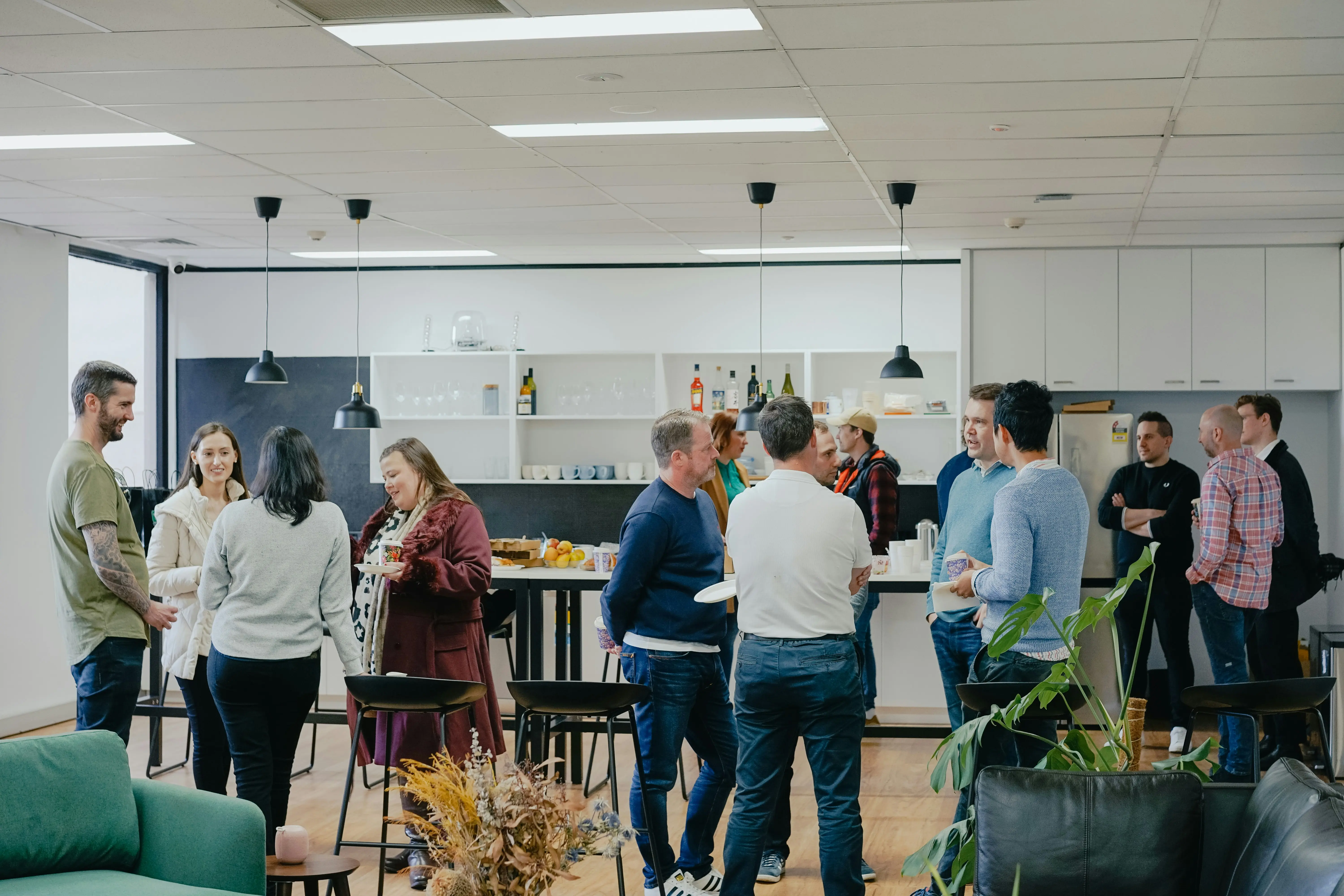 How to Connect With Anyone On LinkedIn: A Complete Guide for the Ultimate Networker