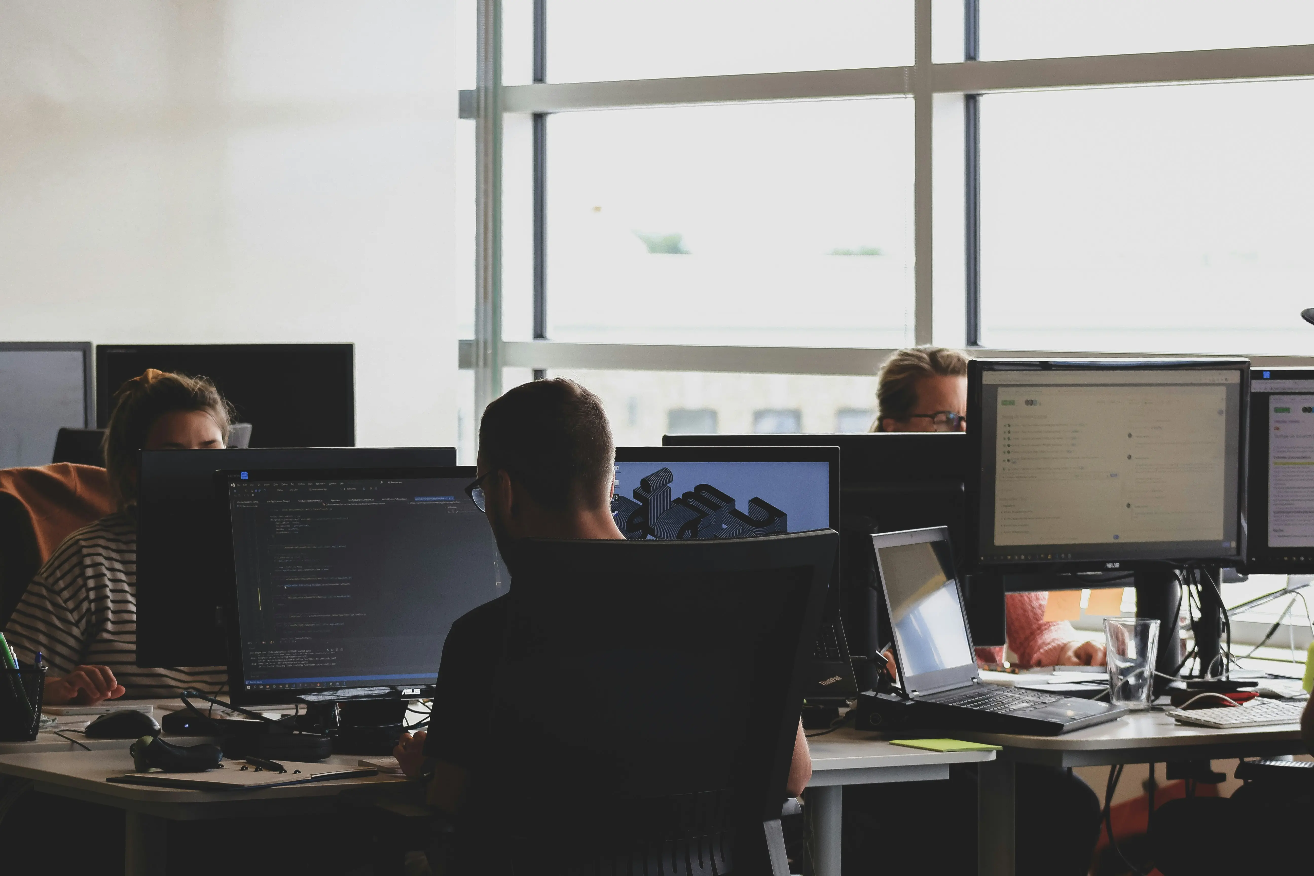 How to Sync LinkedIn DMs to Your CRM Without Sales Navigator (HubSpot, Salesforce, Notion)