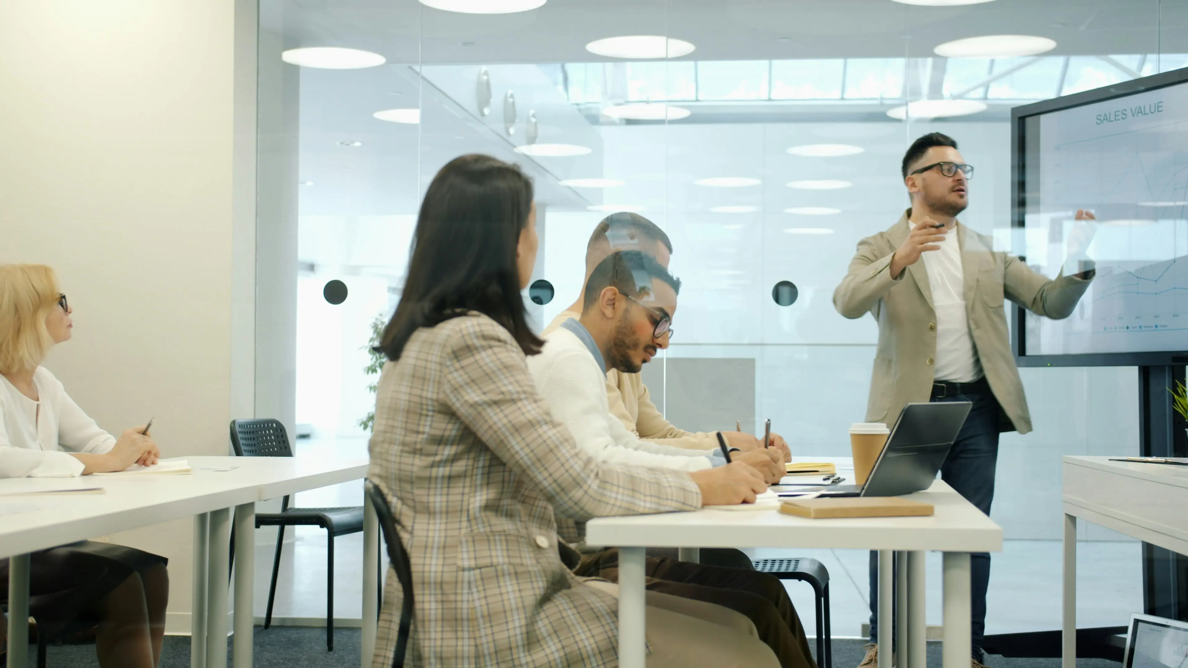 15 Tools Every Salespeople Need to Hit Their Quota Faster