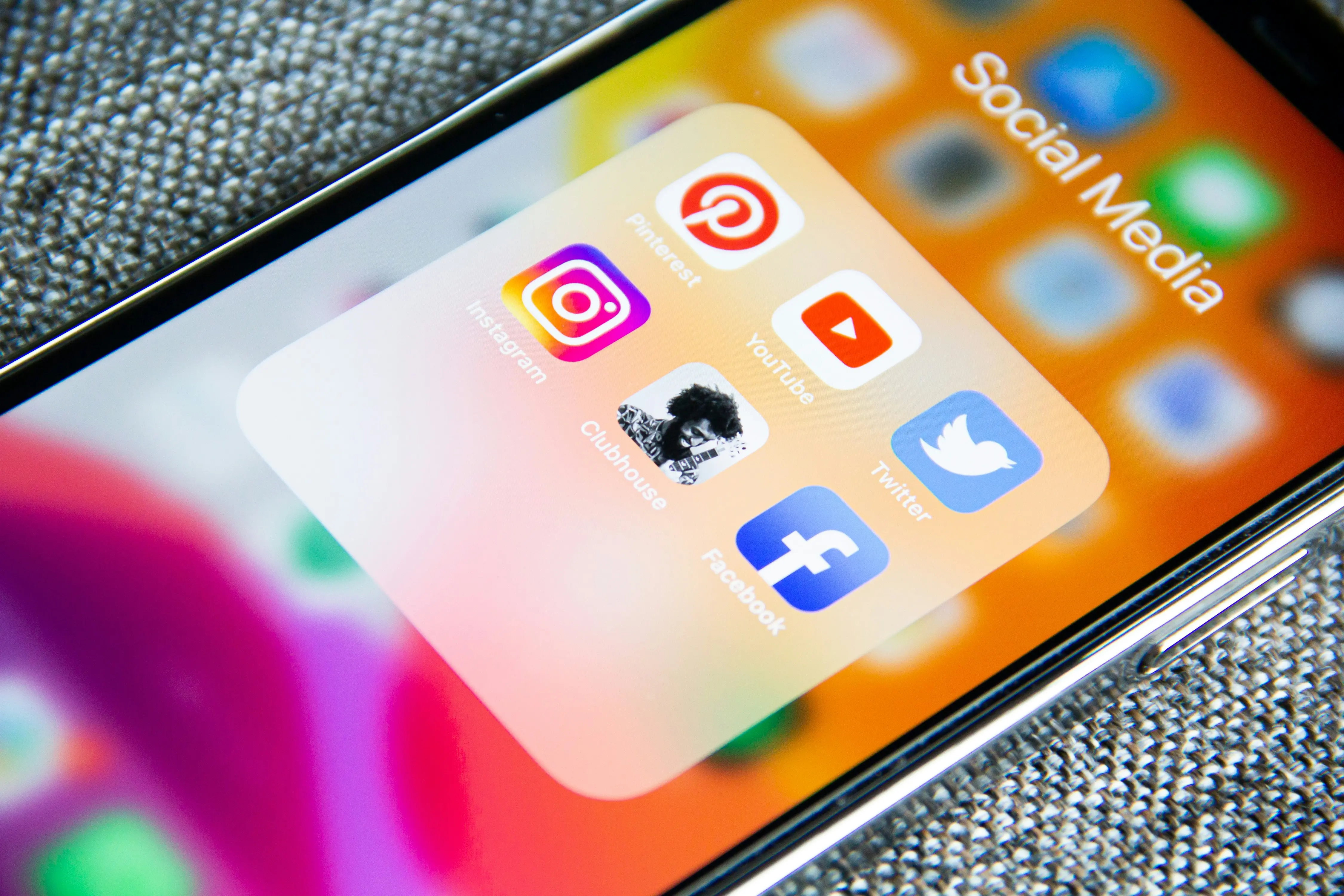The Power of Content Creation on LinkedIn: Positioning Yourself as an Expert