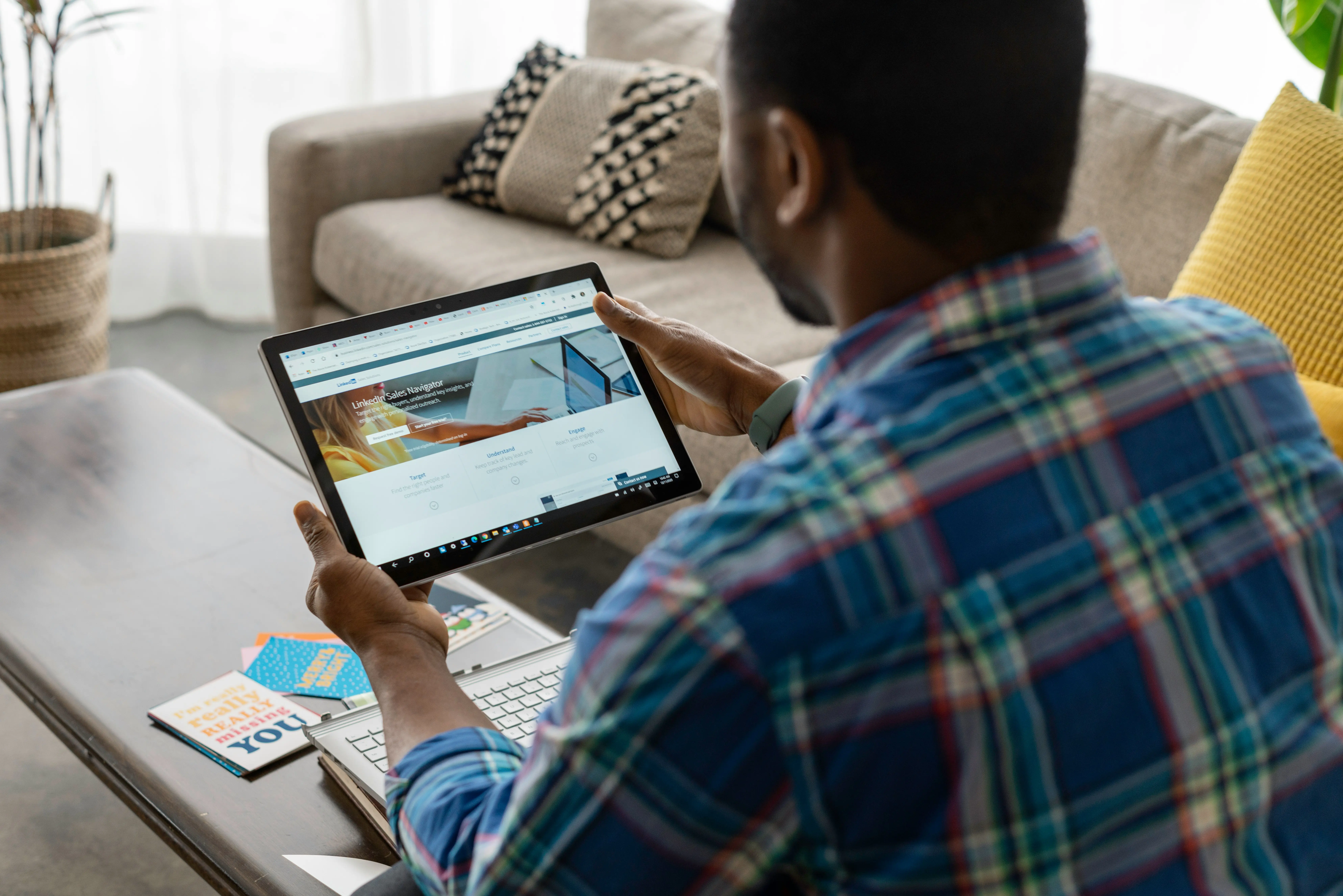 LinkedIn Messaging Overwhelm: 7 Tools That Actually Work